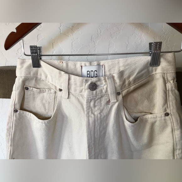 BDG|UO Cream Neutral High Rise Baggy Jeans, size 29•••90’s Style, Excellent🫶🏻 - Picture 5 of 12